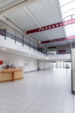 HALL AMPHI 300 (2) HALL AMPHI 300 (2)