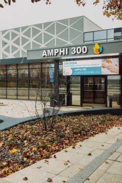 AMPHI 300 DEVANTURE (2) AMPHI 300 DEVANTURE (2)